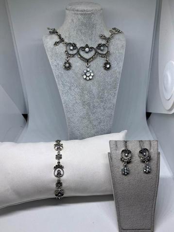 Zilveren maansteen set met armband , oorbellen en ketting disponible aux enchères