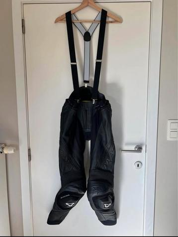 Lederen motorbroek beschikbaar voor biedingen