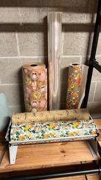 Papierrolhouder met diverse inpakpapier, Diversen, Cadeaupapier, Ophalen, Zo goed als nieuw