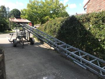 Bouwlift van 9m hoog en werkt op 230V. beschikbaar voor biedingen
