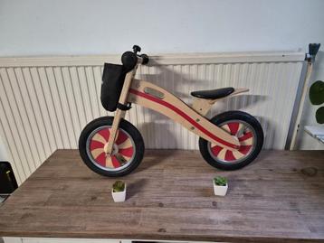 houten loopfietsje zo goed als nieuw beschikbaar voor biedingen