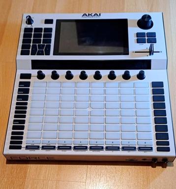 Akai Force beschikbaar voor biedingen