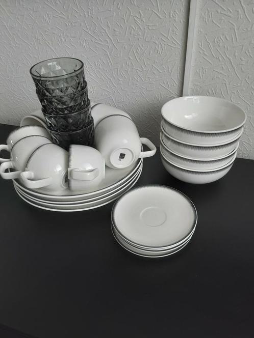 Servies 4 persoons Salt & Pepper   ! PRACHTSTAAT KOOPJE, Huis en Inrichting, Keuken | Servies, Ophalen