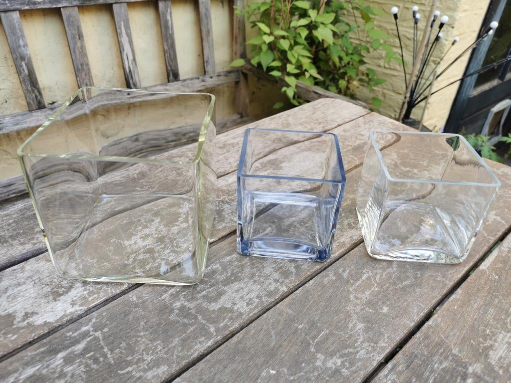 Glazen bloempot - kubusvormige pot in glas. Prijs/set., Ophalen of Verzenden, Zo goed als nieuw