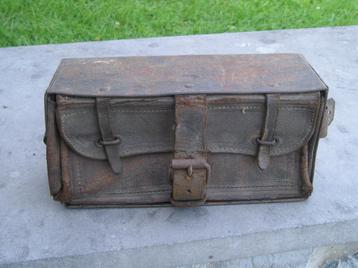 Boîte à outils ancienne beschikbaar voor biedingen