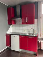 Kleine keuken met kookplaat, spoelbak, dampkap en frigo, Gebruikt, Ophalen, Rood