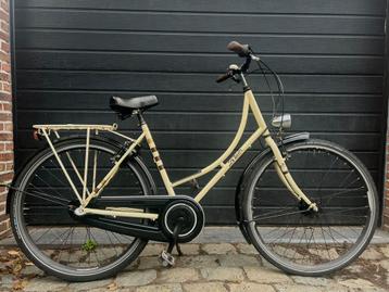 Damesfiets hollands model met fietsslot en naafdynamo beschikbaar voor biedingen