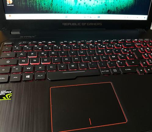 Mooie 15.6”Asus gamer/i5-7300U/16gb ddr4/256gb ssd/1000gb hd, Computers en Software, Laptop-opladers, Zo goed als nieuw, Ophalen