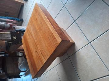 Vierkante salontafel  beschikbaar voor biedingen