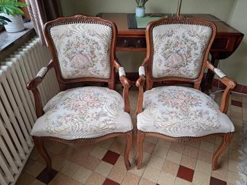 2 fauteuils van het type Bergère beschikbaar voor biedingen
