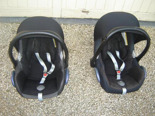 2x maxi cosi cabriofix 0-13KG + sacs de couchage d'hiver, Enfants & Bébés, Sièges auto, Comme neuf, Maxi-Cosi, 0 à 13 kg, Ceinture de sécurité