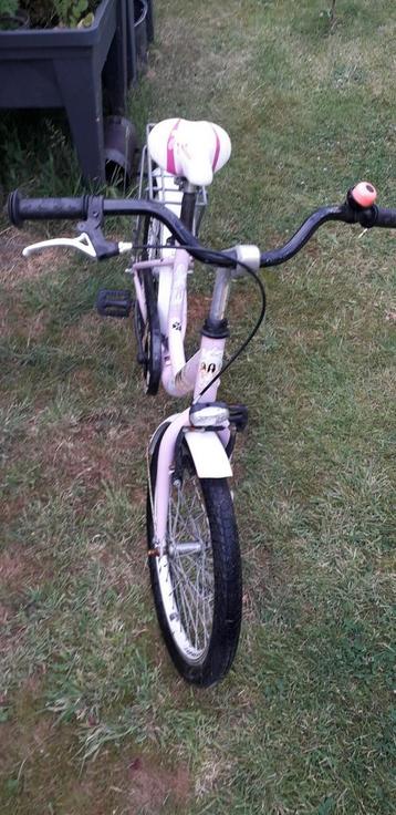 Degelijke kinderfiets te koop beschikbaar voor biedingen
