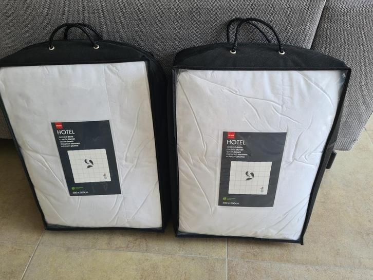 2 HEMA dekbedden dons 200 x 200cm, Huis en Inrichting, Slaapkamer | Beddengoed, Nieuw, Deken of Dekbed, Tweepersoons, Wit, Ophalen
