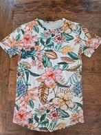 Tshirt merk cloothes met bloemen, Jongen of Meisje, Cloothes, Ophalen of Verzenden, Zo goed als nieuw