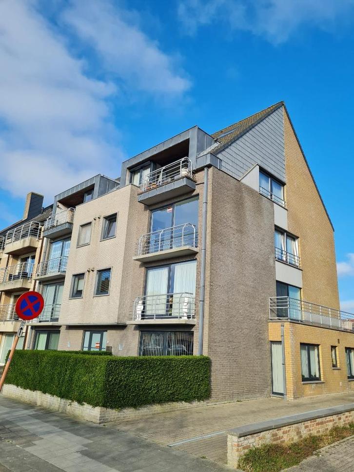 Lichtrijk hoekappartement te koop in Blankenberge, Immo, Huizen en Appartementen te koop, Provincie West-Vlaanderen, tot 200 m²
