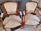 2 Louis XV armstoelen beige stof, Antiek en Kunst, Ophalen
