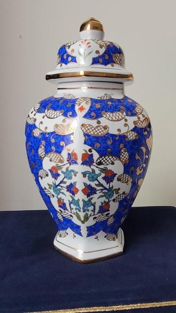 Vase en porcelaine turque de Kütahya