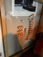 Vitrine Bar de l’Humanité, Huis en Inrichting, Ophalen