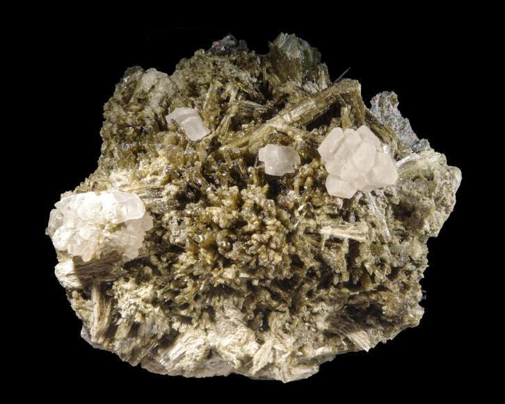 Zeldzame EPIDOOT + CALCIET uit Quenast, België., Verzamelen, Mineralen en Fossielen, Mineraal, Ophalen of Verzenden