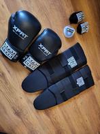 Kickboks set (handschoenen, scheenbeschermers, ...), Sport en Fitness, Ophalen, Nieuw, Overige, Vechtsportbescherming