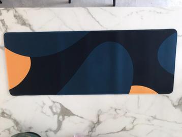 Muismat groot (79 x 30 cm) abstract design beschikbaar voor biedingen