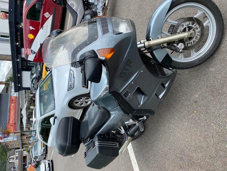 Kawasaki GTR 1000, Motos, Motos | Kawasaki, Particulier, Super Sport, plus de 35 kW, 4 cylindres, Permis Moto A, Transmission par cardan