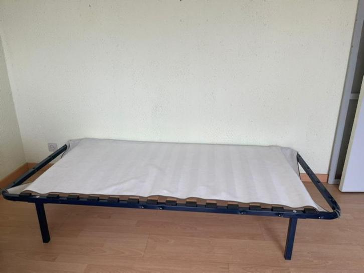 Bedframe, Huis en Inrichting, Slaapkamer | Bedden, Zo goed als nieuw, Eenpersoons, 90 cm, 190 cm of minder, Metaal, Ophalen