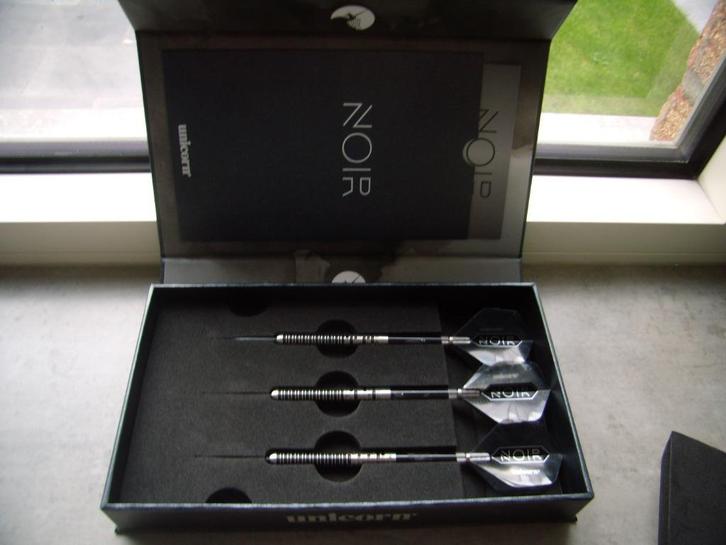 verschillende sets 21 & 22 gram.zie omschrijving, Sport en Fitness, Darts, Zo goed als nieuw, Pijlen, Ophalen of Verzenden