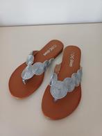 Splinternieuwe slippers maat 36, Ophalen, Slippers