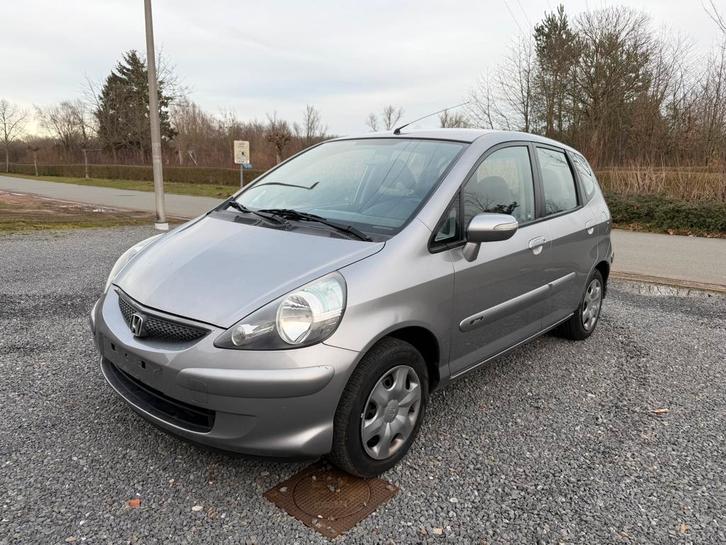 Honda Jazz 1.4 essence en excellent état Homologué, Autos, Honda, Particulier, Jazz, ABS, Airbags, Air conditionné, Ordinateur de bord