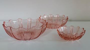 Prachtige set van 3 Art Deco rosaline kommetjes - Belge beschikbaar voor biedingen