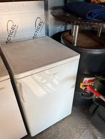 2 x tafelmodel frigo  met klein vriesvak.  80 E per stuk., Enlèvement, Utilisé