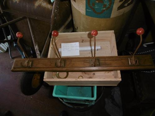 antiek kapstok in eik , 4 metalen haken houten bol, Huis en Inrichting, Woonaccessoires | Kapstokken, Gebruikt, Wandkapstok, Minder dan 100 cm