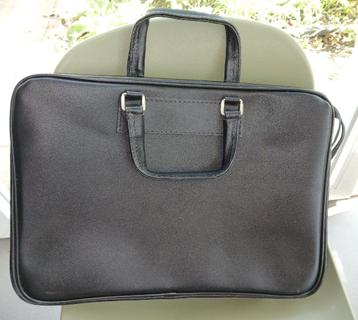 Boekentas/aktentas 4 vakken beschikbaar voor biedingen