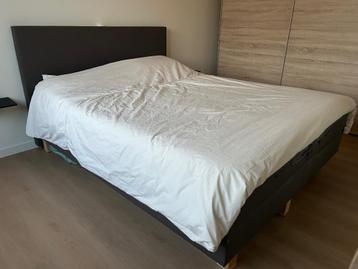 Elektrische boxspring beschikbaar voor biedingen
