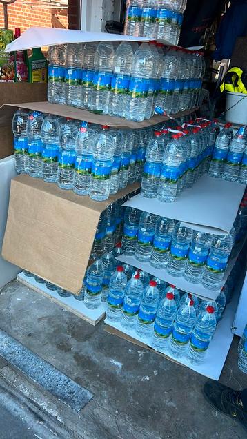 Montagne drink water  beschikbaar voor biedingen