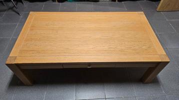Table de salon semi massive  beschikbaar voor biedingen