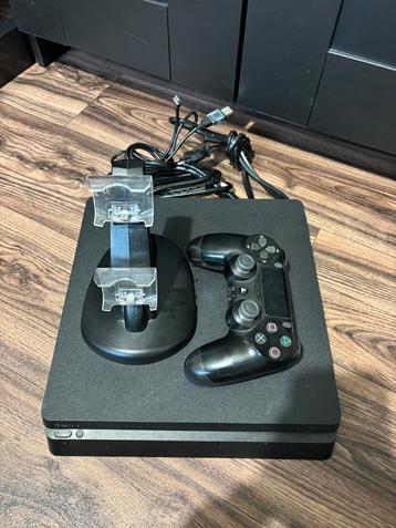 Ps4 slim 1TB + controller + oplaadstation + 8 games beschikbaar voor biedingen