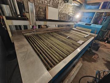 waterjet cosic, découpe jet d eau 3x1.5m beschikbaar voor biedingen