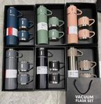 bouteille et deux tasses assorties,, Nieuw