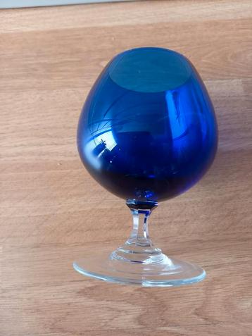 BLAUW COGNACGLAS beschikbaar voor biedingen