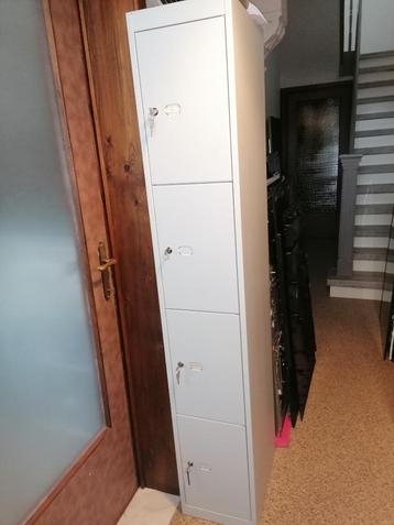 LOCKER KAST beschikbaar voor biedingen