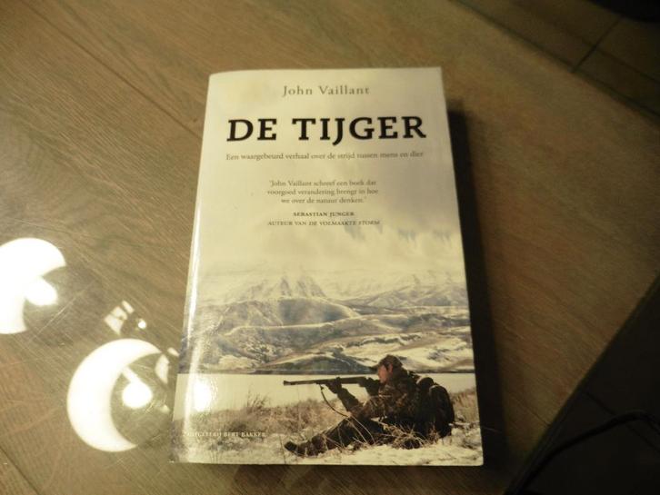 Boek De tijger - John Vaillant, Boeken, Overige Boeken, Ophalen of Verzenden