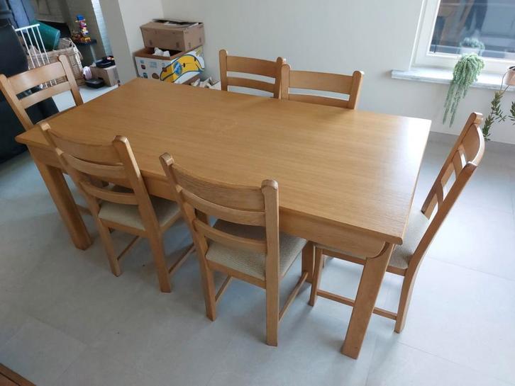 Tafel met 8 stoelen in Franse eik, Huis en Inrichting, Tafels | Eettafels, Zo goed als nieuw, Ophalen