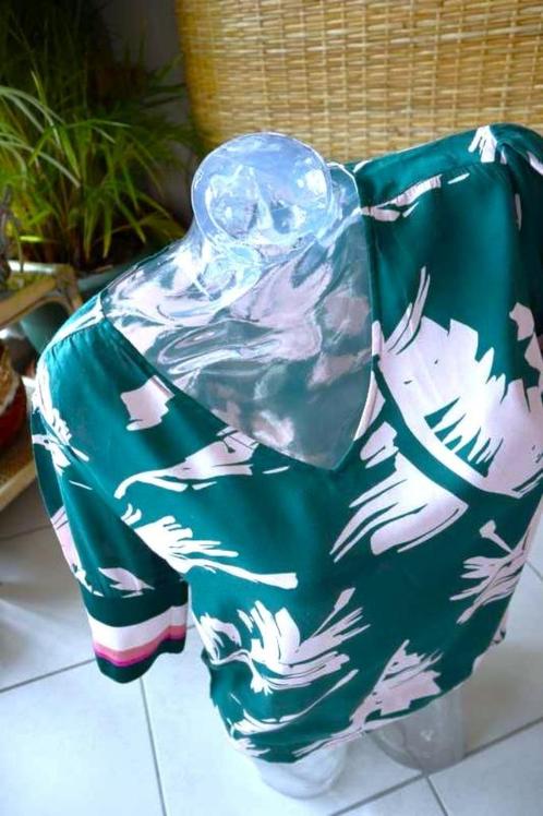 vintage chic natuurlijk groen T-shirt, Kleding | Dames, Blouses en Tunieken, Zo goed als nieuw, Maat 38/40 (M), Groen, Ophalen of Verzenden