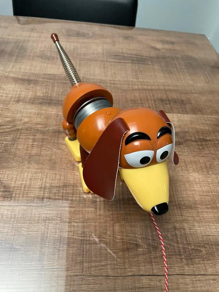 Disne Store - Slinky dog . Groot figuur ., Verzamelen, Disney, Zo goed als nieuw, Beeldje of Figuurtje, Overige figuren, Ophalen of Verzenden