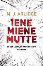 M.J.Arlidge / keuze uit 3 boeken, Boeken, Ophalen of Verzenden, Zo goed als nieuw