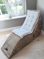 Chaise lonque in rotan, gratis kussen, Huis en Inrichting, Zetels | Zetels en Chaises Longues, Ophalen, Gebruikt, Riet of Rotan
