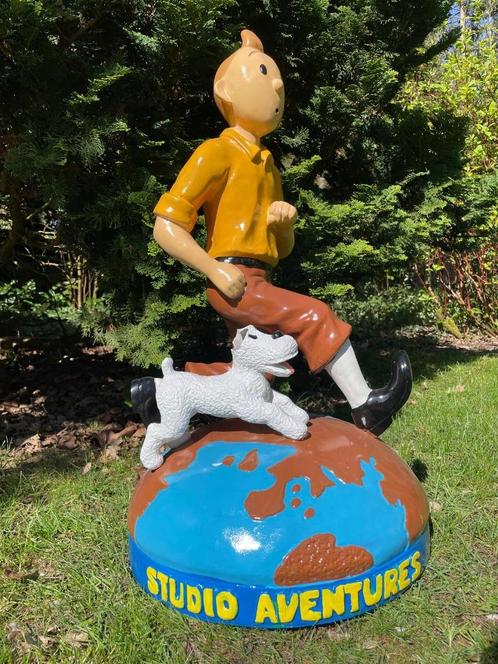 Beeld kuifje met Bobby aardbol studio aventures, 80 cm hoog, Verzamelen, Beelden en Beeldjes, Zo goed als nieuw, Fantasy, Ophalen