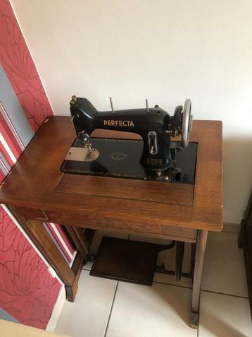 Perfecta naaimachine antiek (begin jaren 1900)